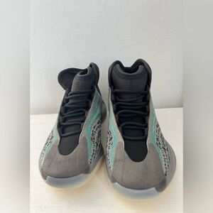 Yeezy Adidas QNTM men’s basketball sneakers